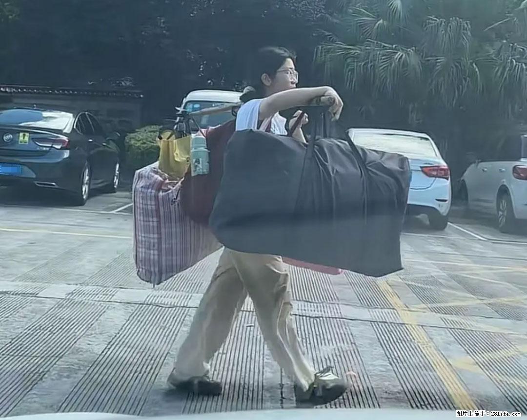 全网追的“扁担女孩”，找了一份暑假工，时薪12元 - 伊犁生活资讯 - 伊犁28生活网 yili.28life.net